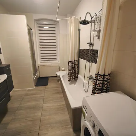 Citywohnung - Geräumige Ideal Für Arbeit&freizeit * Merseburg
