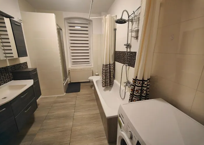 Citywohnung - Geraeumige Ideal Fuer Arbeit & Freizeit * Merseburg